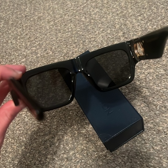 Louis Vuitton link square sunglasses. - Picture 8 of 10